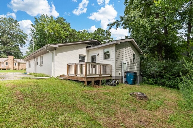 Building Photo - Single Family Home- Walking Distance to NC...