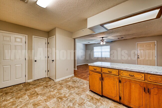 Building Photo - 108 S Mitchell St