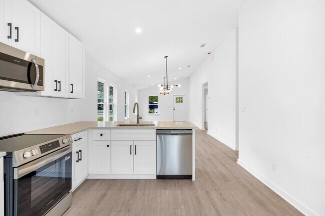 Building Photo - 964 W 9th St