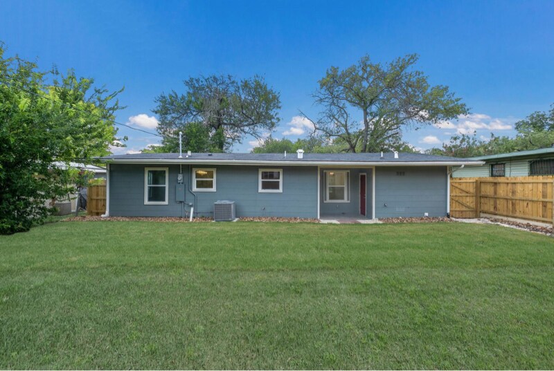 Building Photo - 523 Gilbert Ln