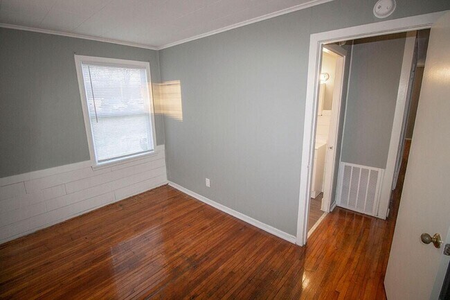 Building Photo - 1507 W Worley St