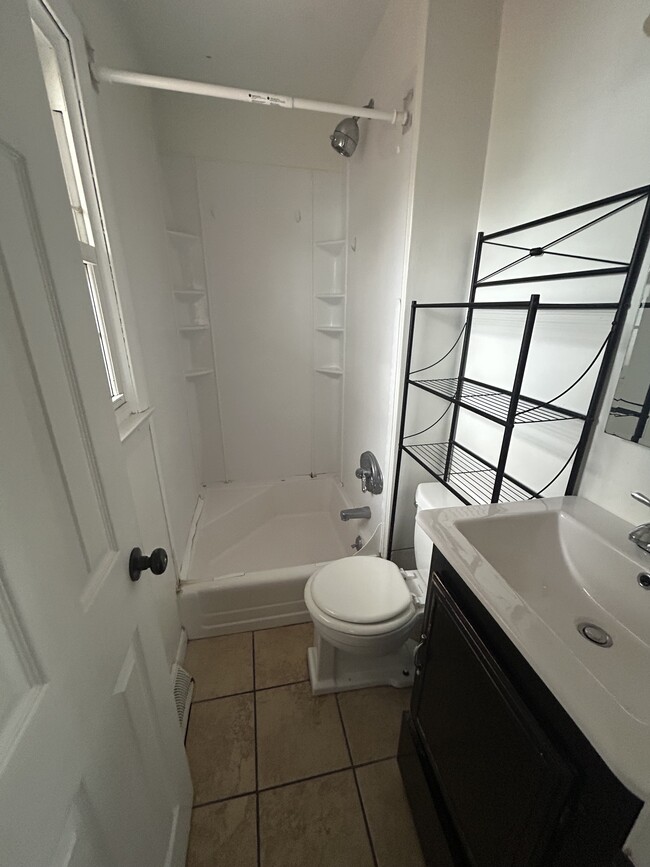 Building Photo - 1404 Logan St