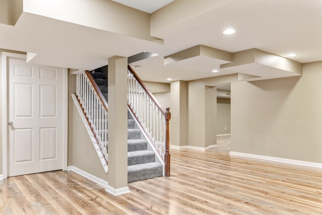 Building Photo - 221 Brighton Way