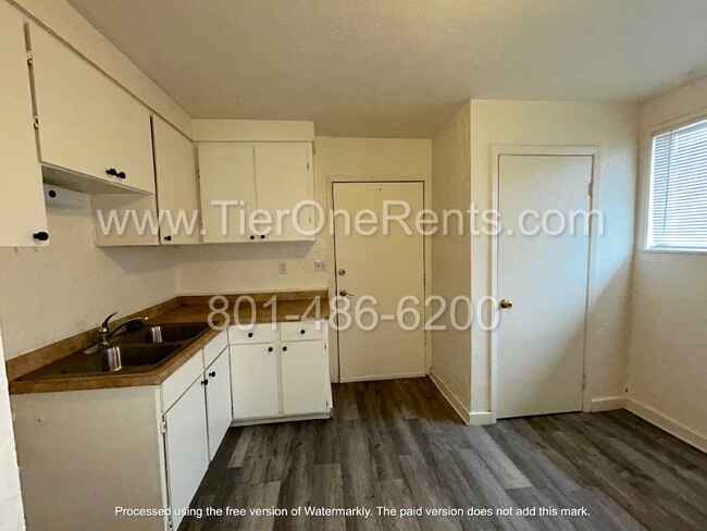 Building Photo - NO DEPOSIT option available for qualified ...
