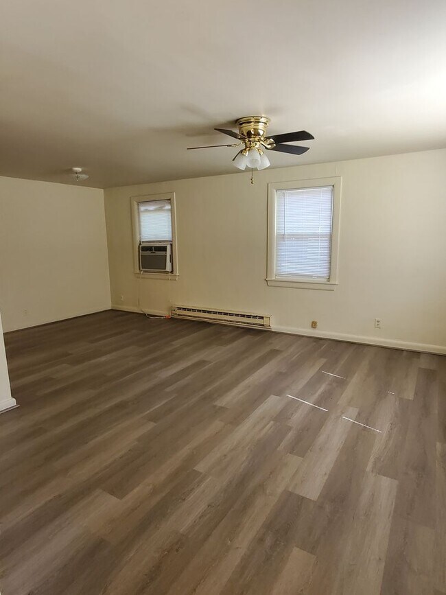 Building Photo - REV5214#A-EA