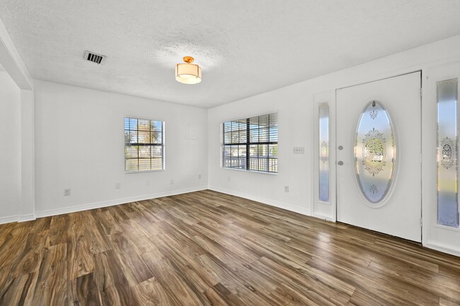 Building Photo - 343 Spring Ave