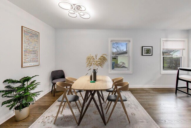 Building Photo - 408 S Maple St