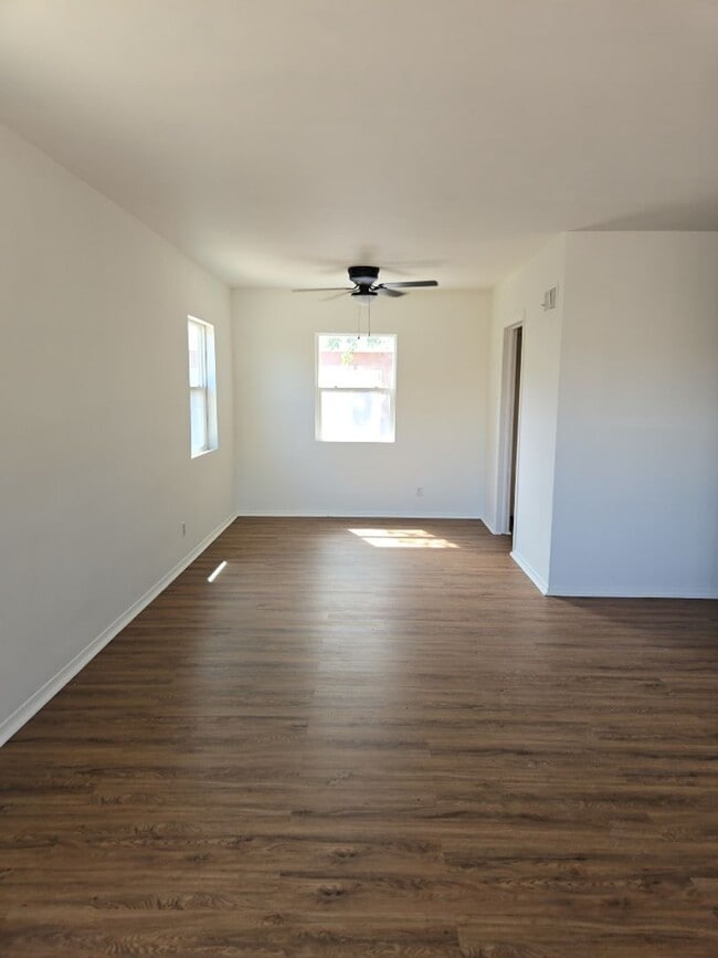 Building Photo - 813 Palisades Dr NW