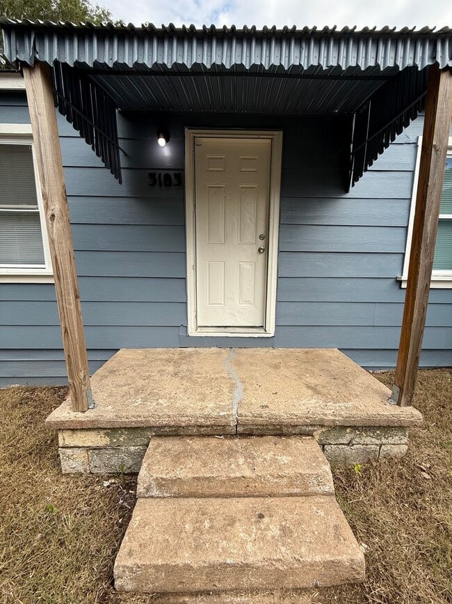 Primary Photo - Charming 2-Bedroom Duplex in a Convenient ...