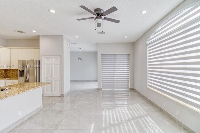 Building Photo - 3810 SW 51st St