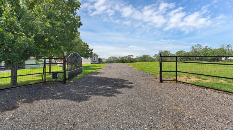 Building Photo - 865 Pleasant Acres Dr