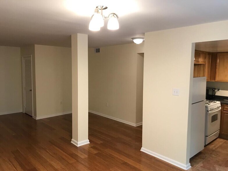 Building Photo - 1400 12th St N