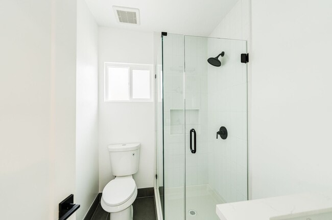 Building Photo - 7020 Schroll St