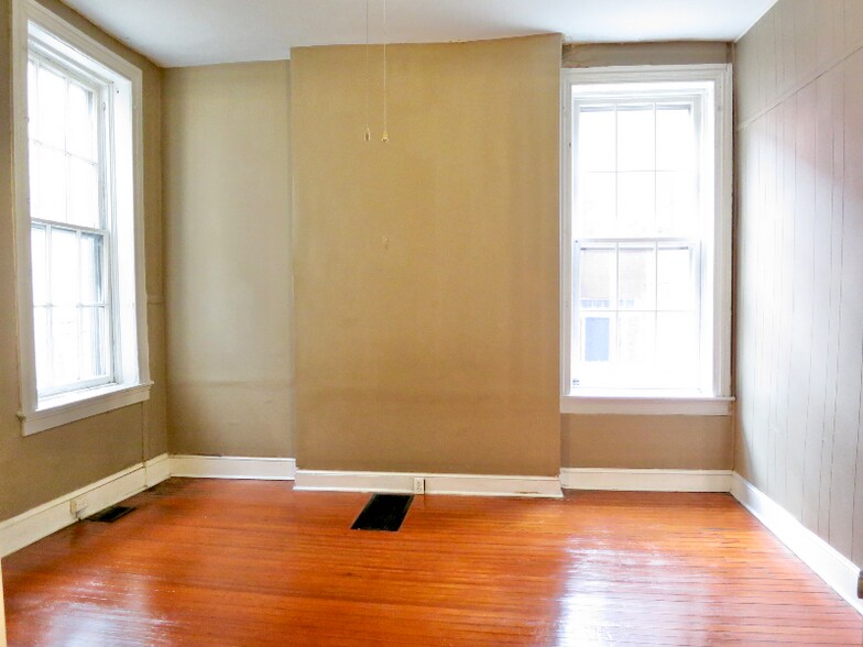 Building Photo - 216 W Madison St