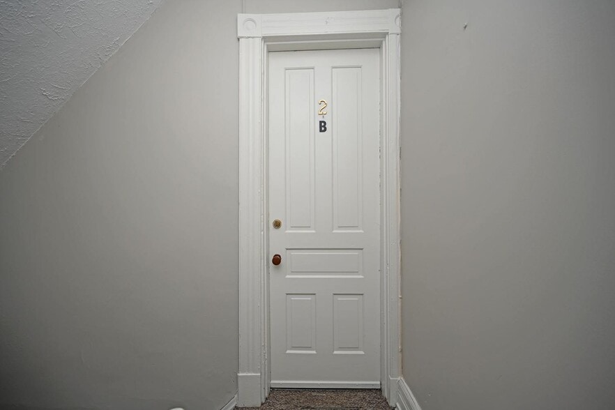 Front door into the unit - 475 Riddle Rd