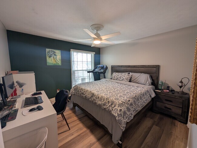 Bedroom (furniture not included, staging only) - 3140 7 Pines Ct NW