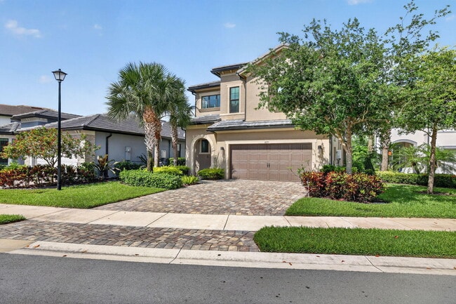 Building Photo - 4651 Pinehurst Trl E