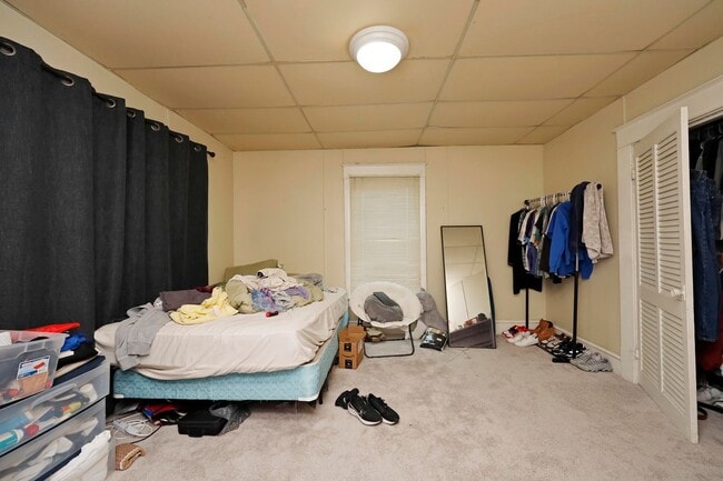 Building Photo - Great corner house in Chapel Hill!