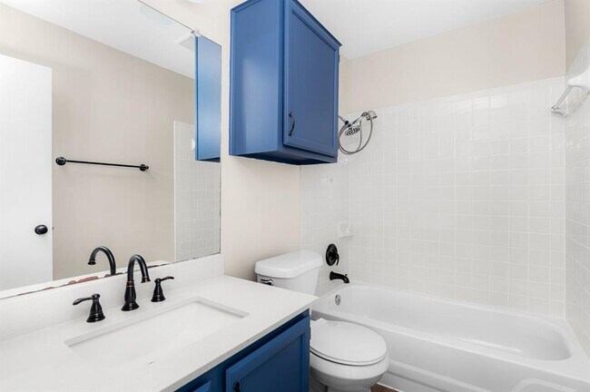 Building Photo - 4500 Kalama Dr