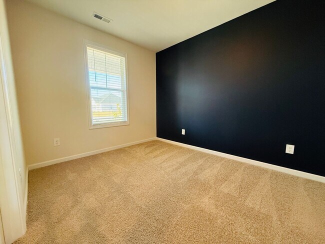 Building Photo - Valley End