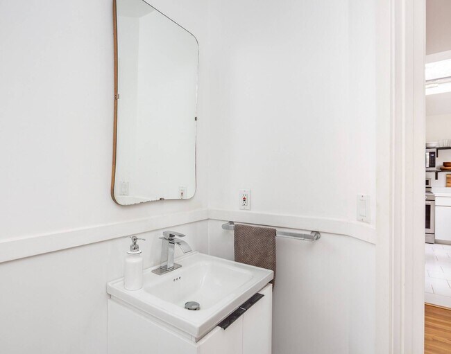 Building Photo - 43 Wooded Oak Ln