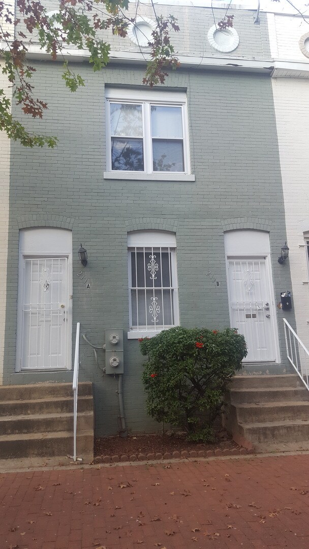 Building Photo - 211 Bates St NW