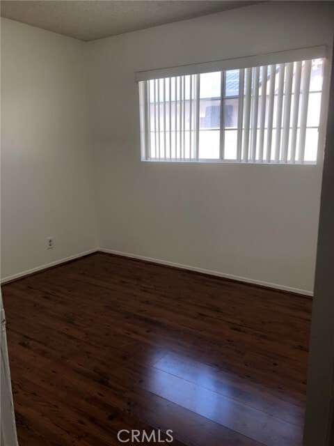 Building Photo - 8552 La Vine St