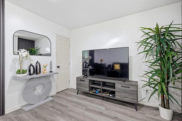 Building Photo - 9829 Park Ln Ct