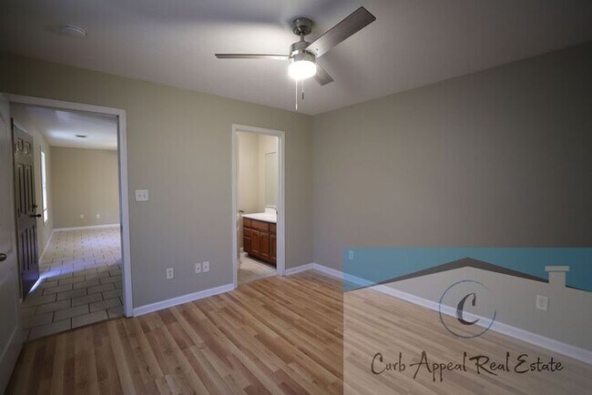 Building Photo - Utilities included!! Internet included!! Spacious 2 bed /2 full bath apt - includes washer/dryer