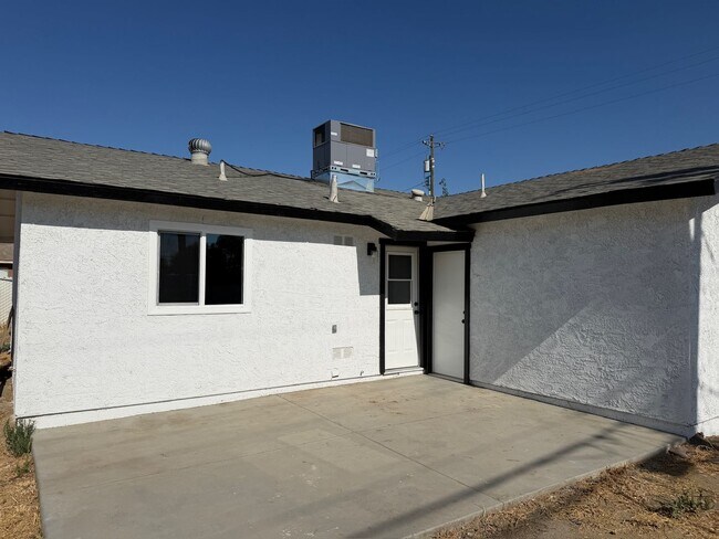Building Photo - 609 North Ave