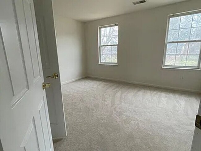 Building Photo - Spacious & Updated Home in the Heart of Hyattsville