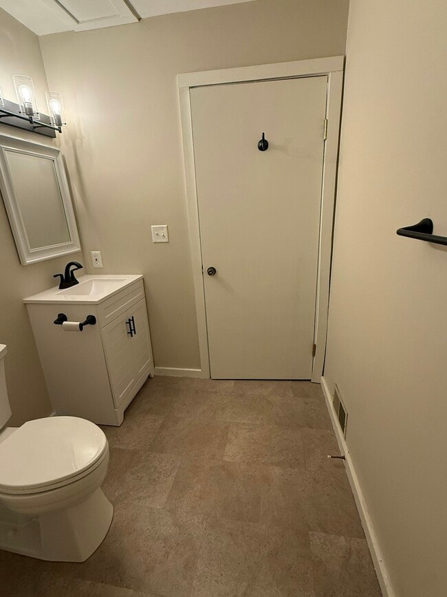 Building Photo - 210 S Eaton St