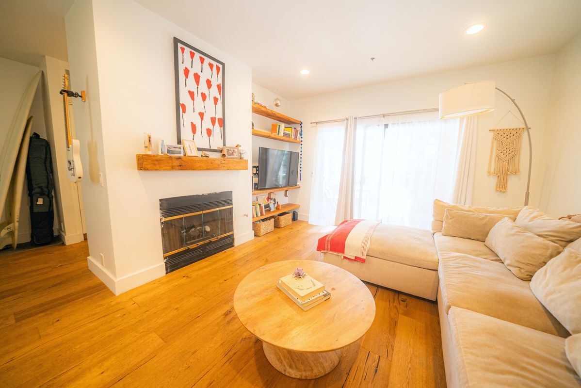 Building Photo - 4527 Carpinteria Ave