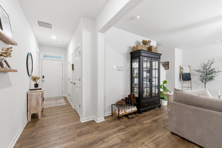 Building Photo - 503 Stoneybrook Dr