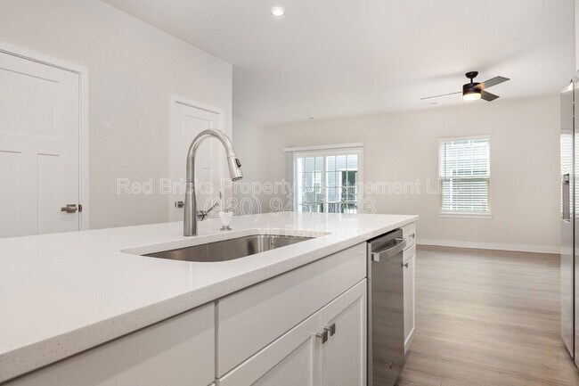 Building Photo - 306 New Gallant Dr