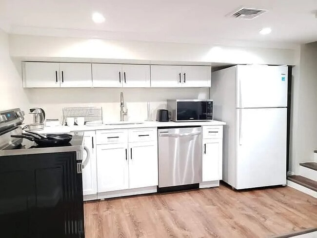 Building Photo - 332 Stegman Pkwy