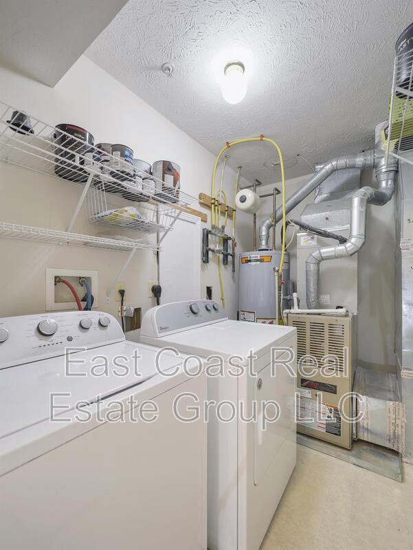 Building Photo - 4910 Edgeware Ter