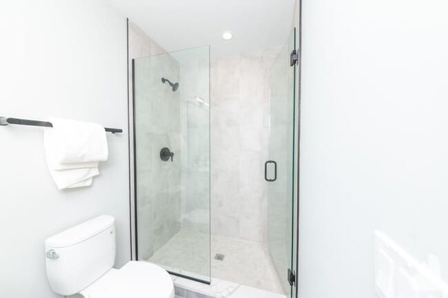 Building Photo - 3 bedroom in Chicago IL 60625