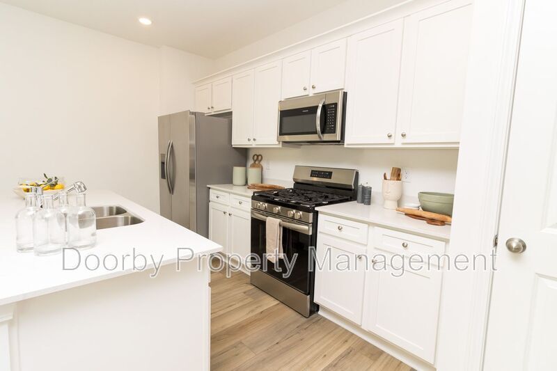 Building Photo - 114 Saddlebred Wy