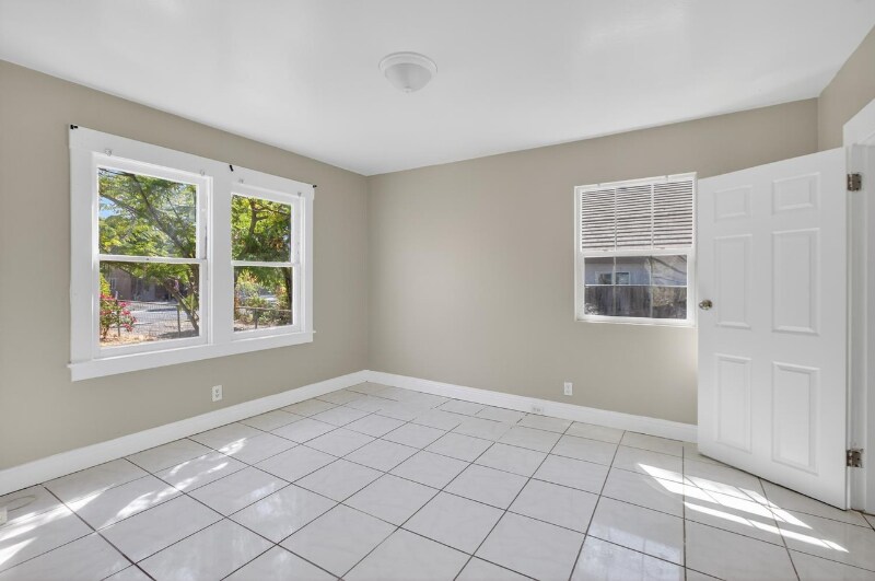 Building Photo - 5080 Enrico Blvd