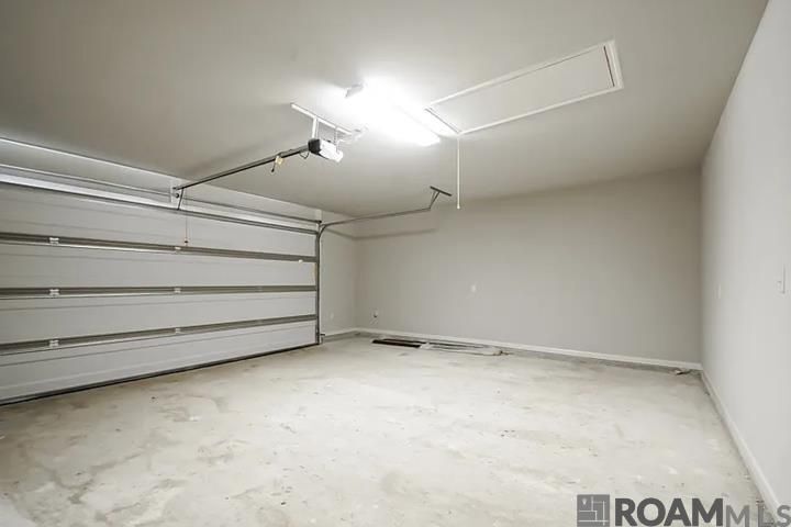 Building Photo - 7623 Waterview Dr