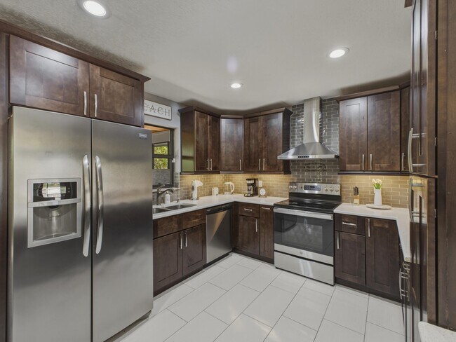 Building Photo - 1127 Sea Pines Way