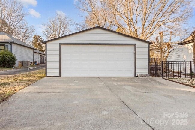 Building Photo - 8478 Rocky River Rd