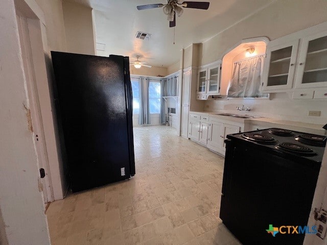 Building Photo - 163 N Sycamore Ave