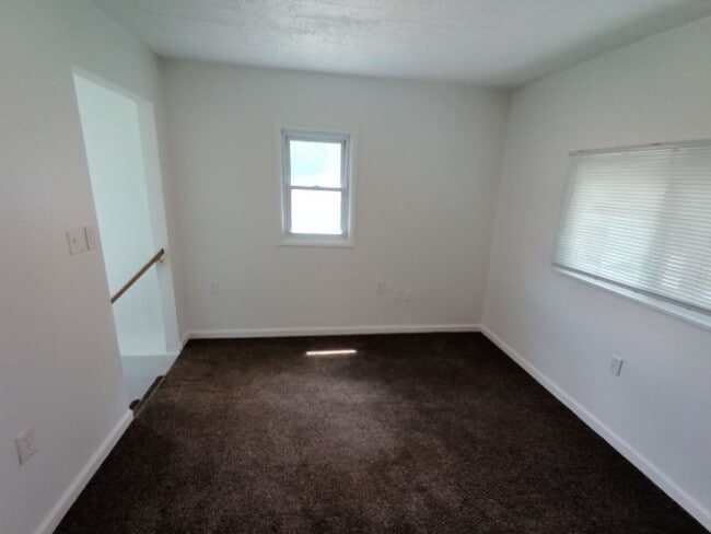 Building Photo - 2044 Garrick Ave
