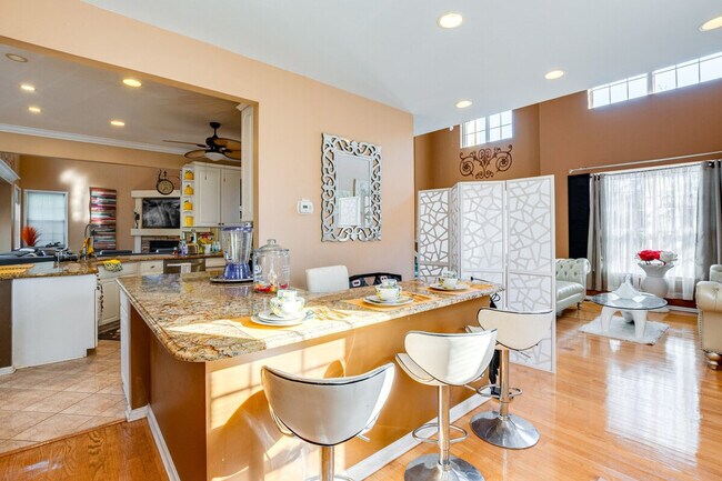 Building Photo - 14 Normandy Dr