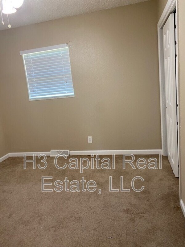 Building Photo - 4079 Bruene Ave