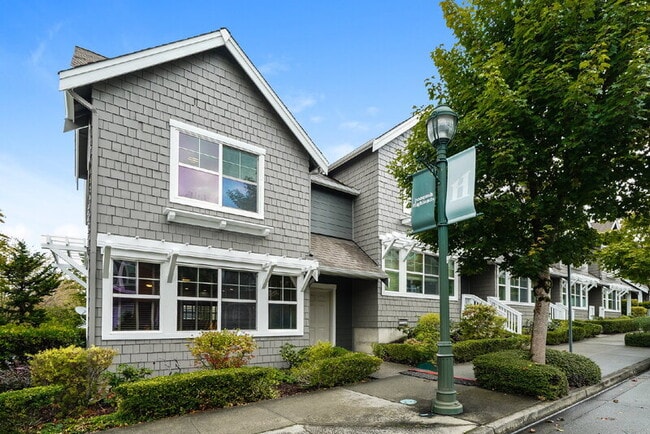 Building Photo - 2400 NE Park Dr