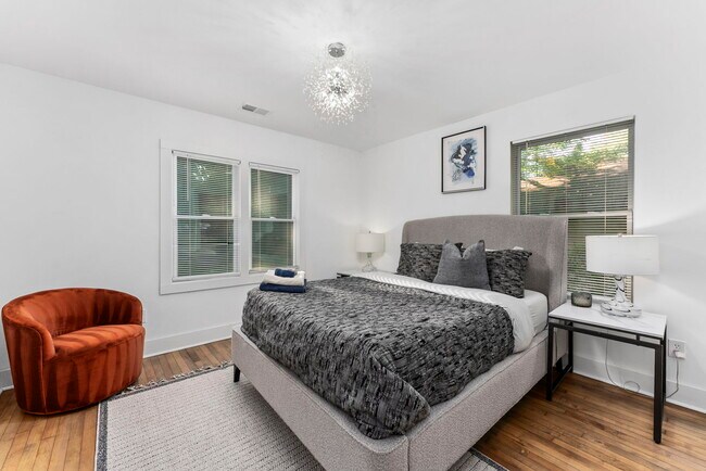 Building Photo - 2874 Grand Ave SW