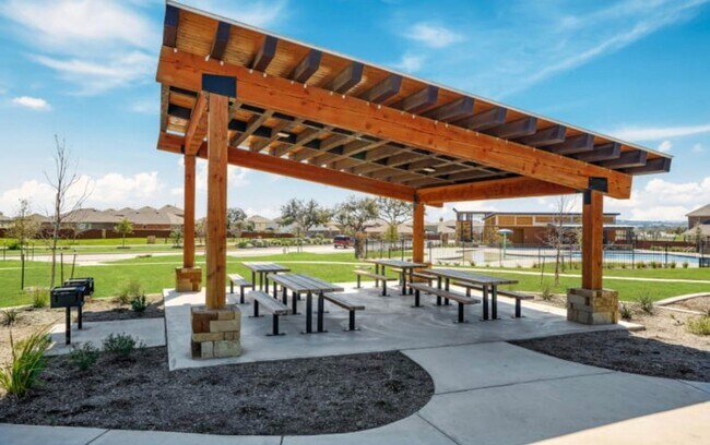 Building Photo - 10215 High Noon Dr